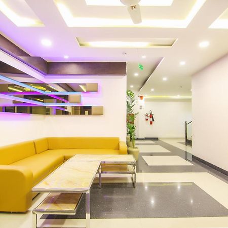 Hotel Moments Lucknow Esterno foto
