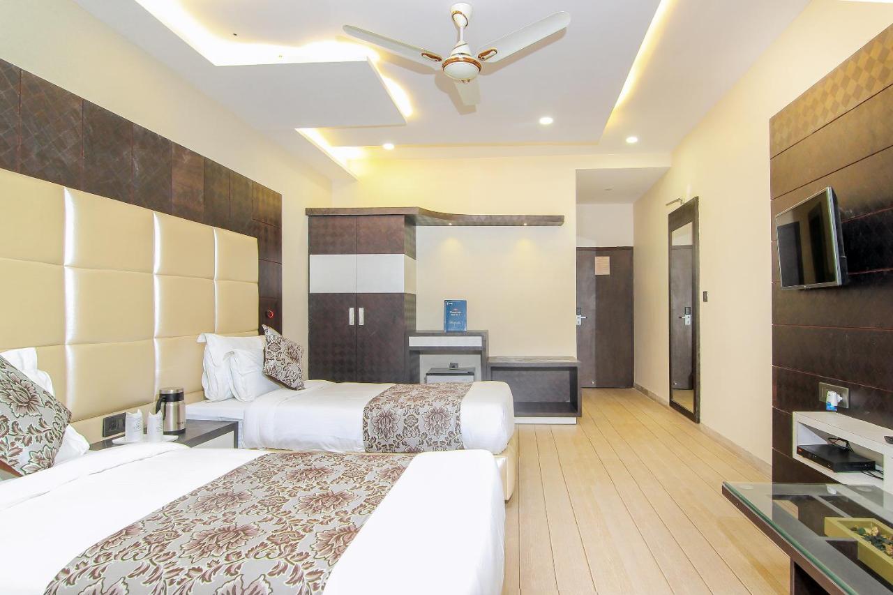 Hotel Moments Lucknow Esterno foto