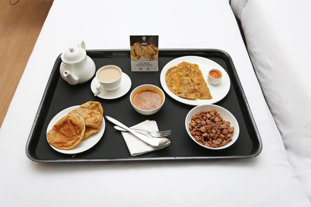 Hotel Moments Lucknow Esterno foto