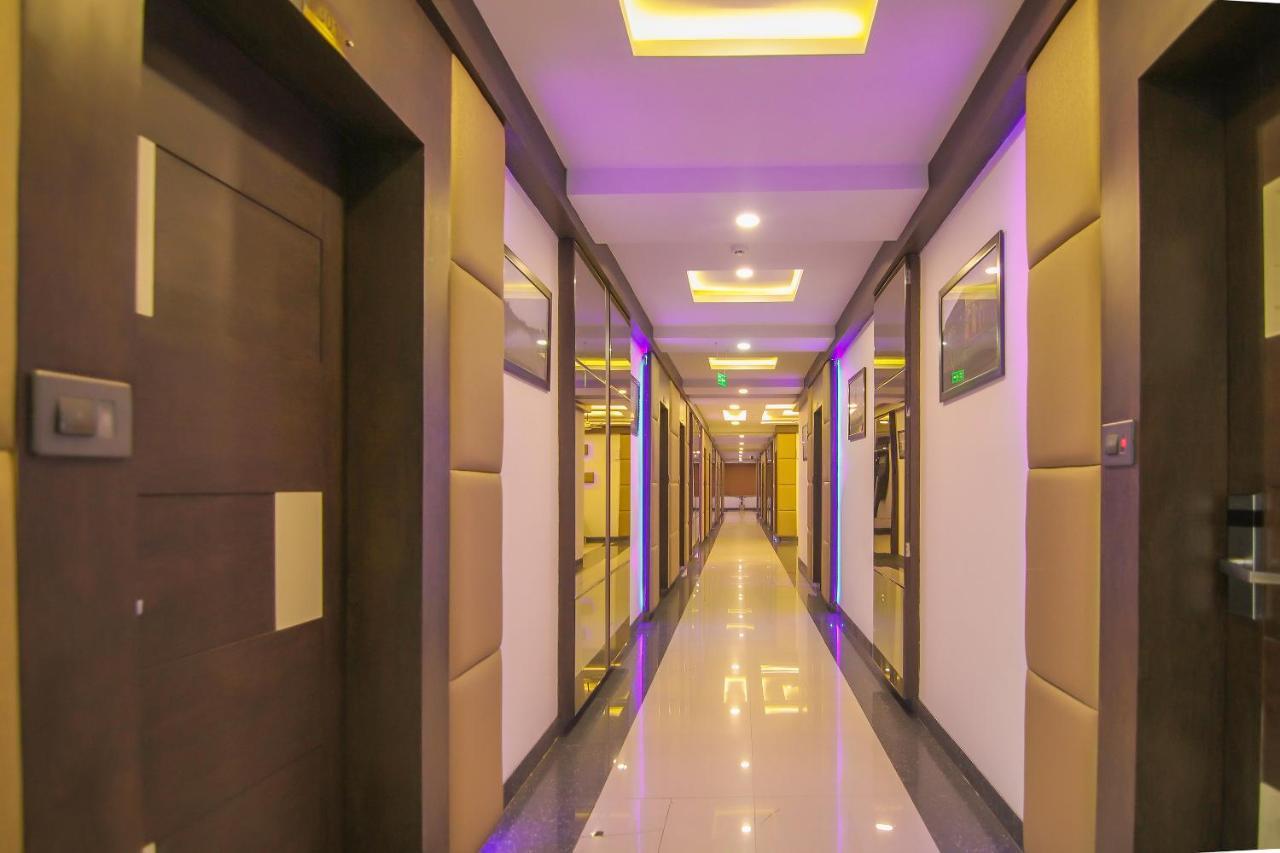 Hotel Moments Lucknow Esterno foto