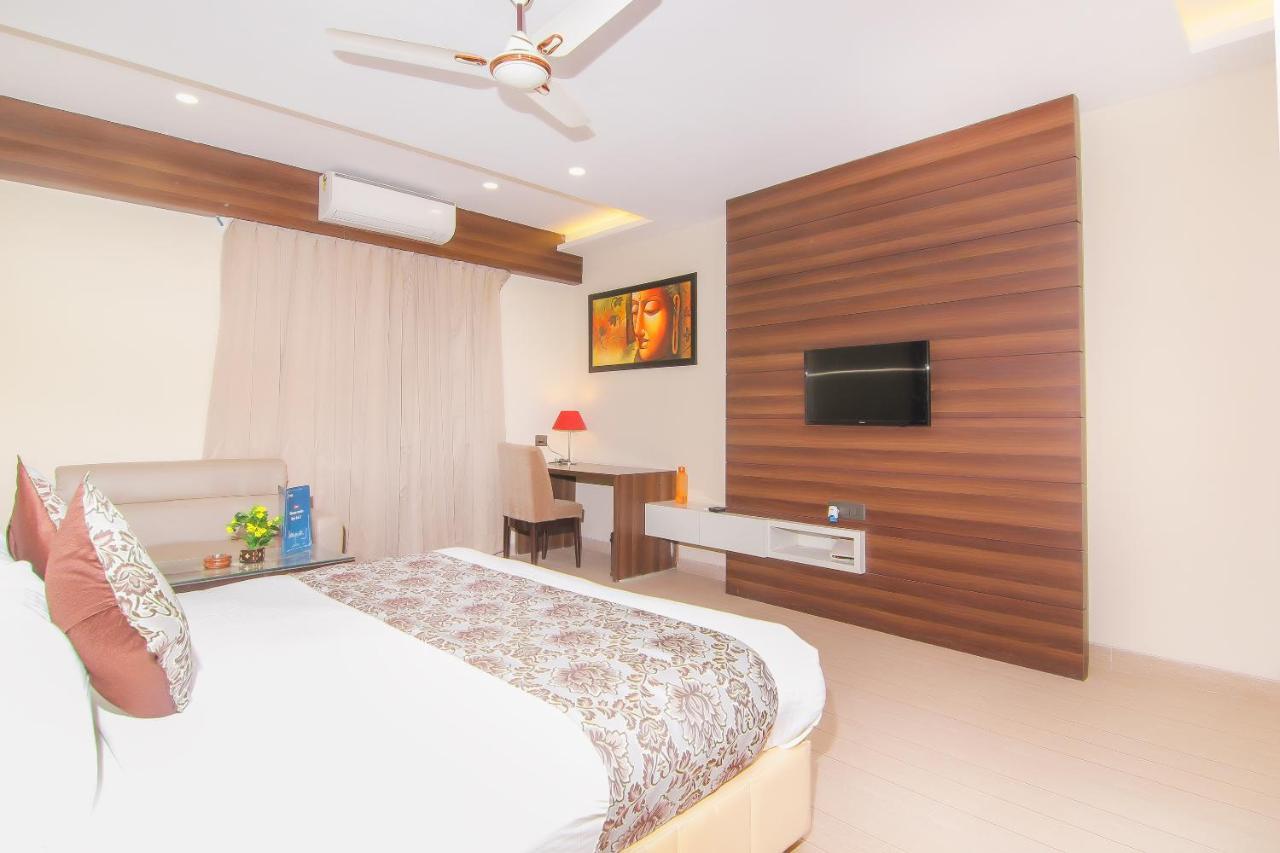 Hotel Moments Lucknow Esterno foto