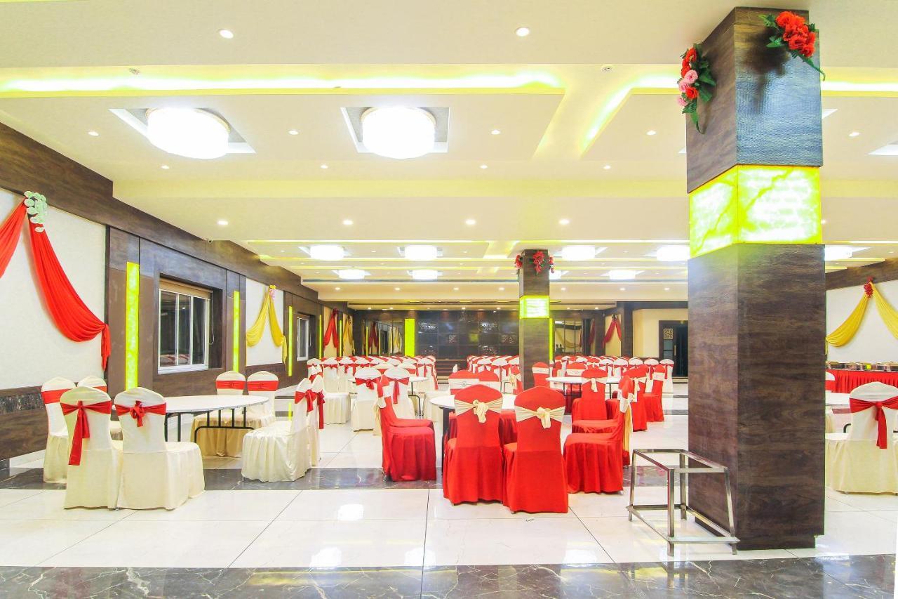 Hotel Moments Lucknow Esterno foto