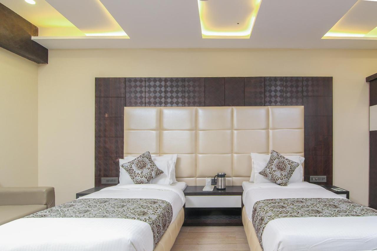 Hotel Moments Lucknow Esterno foto