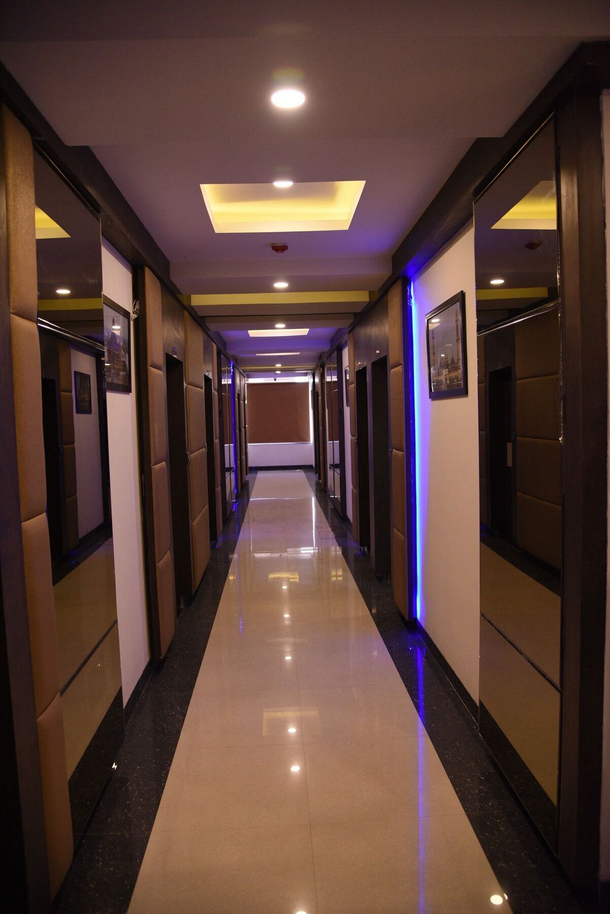 Hotel Moments Lucknow Esterno foto