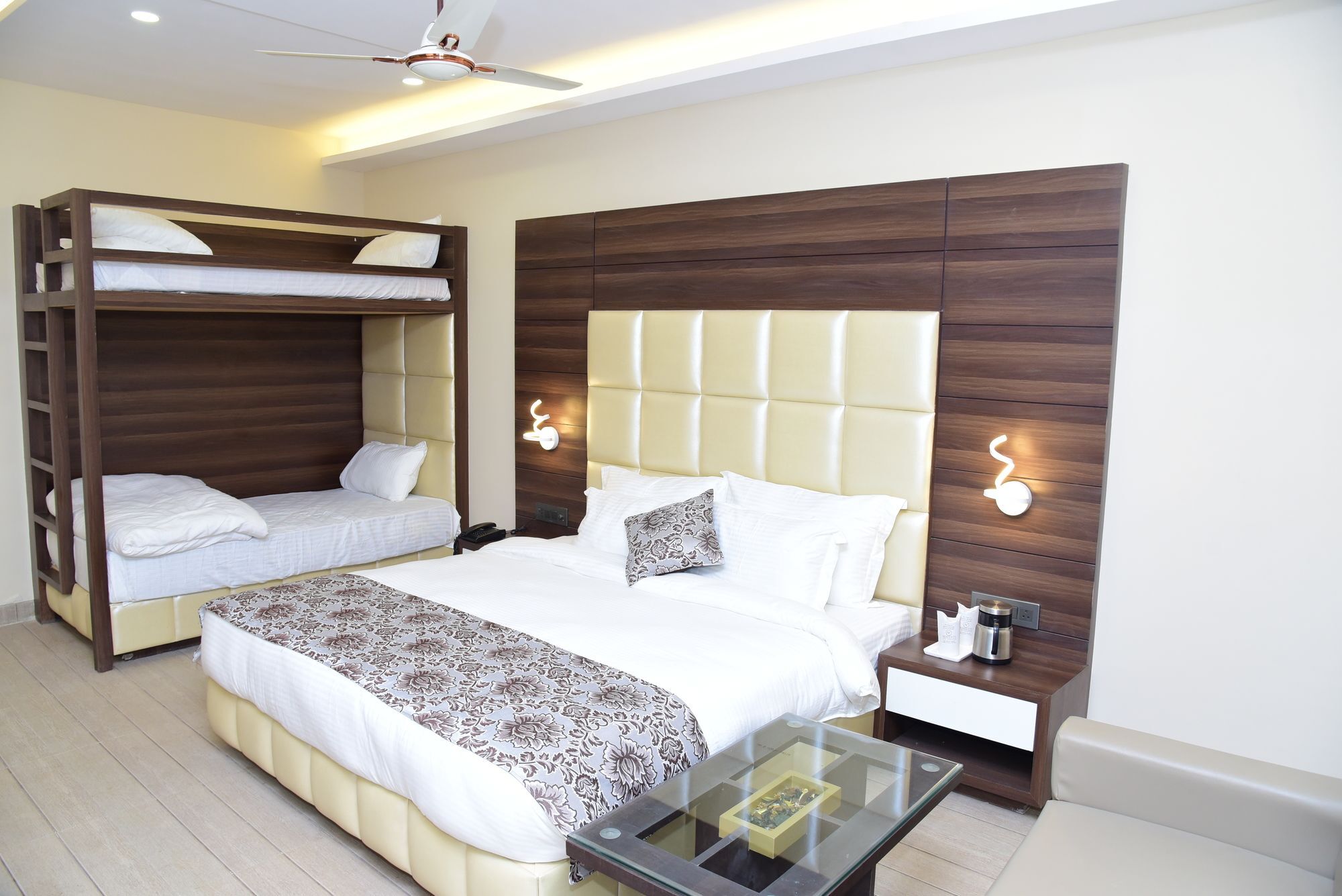 Hotel Moments Lucknow Esterno foto