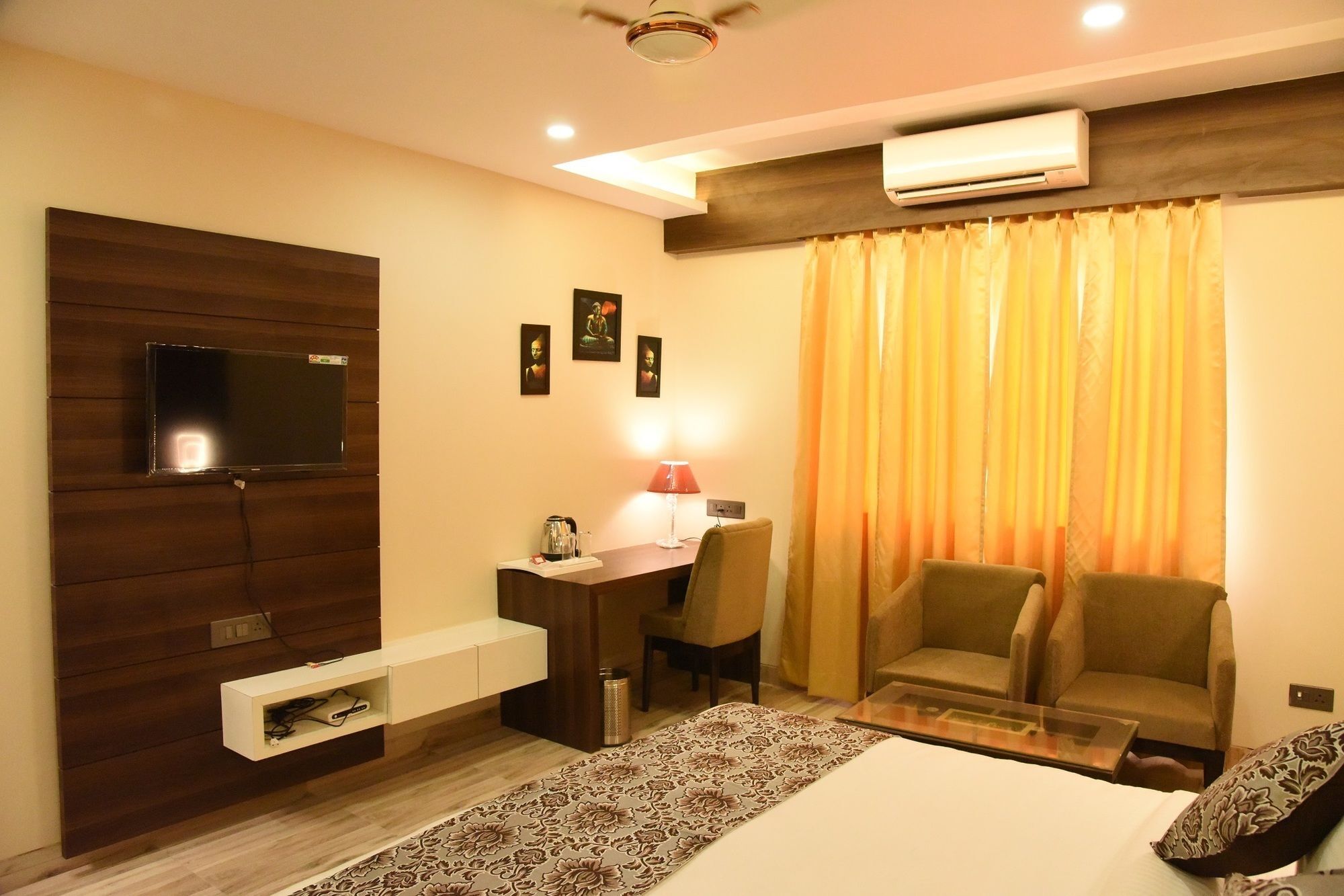Hotel Moments Lucknow Esterno foto