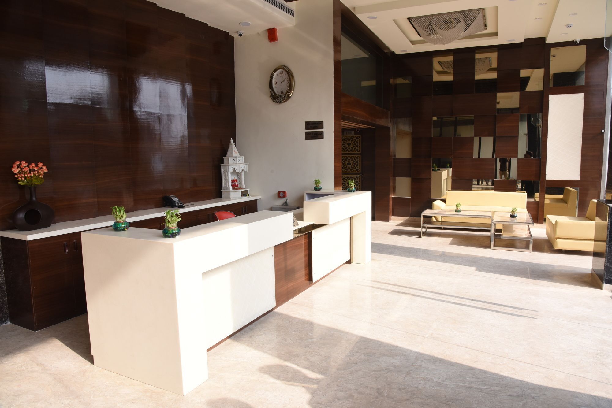 Hotel Moments Lucknow Esterno foto