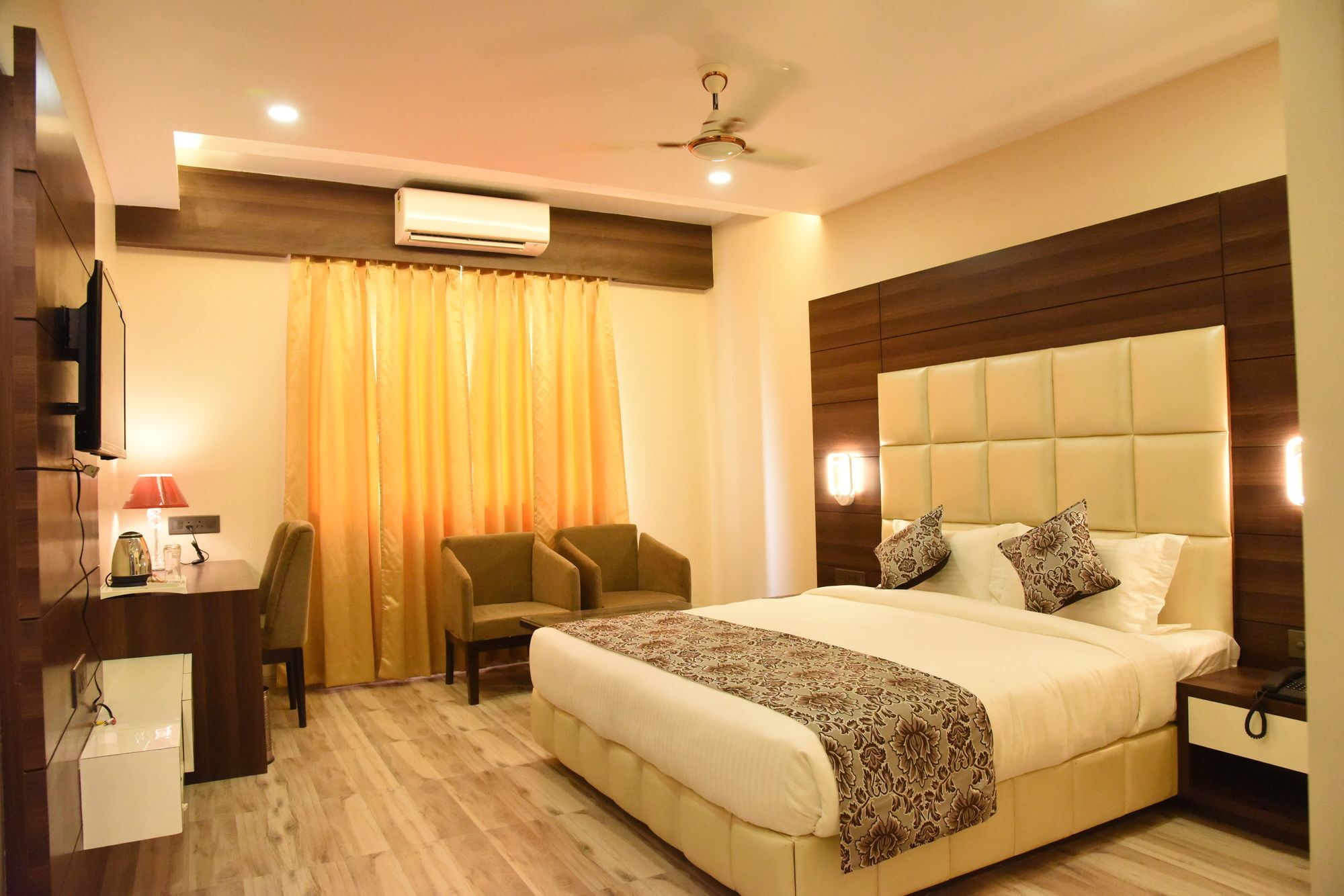 Hotel Moments Lucknow Esterno foto
