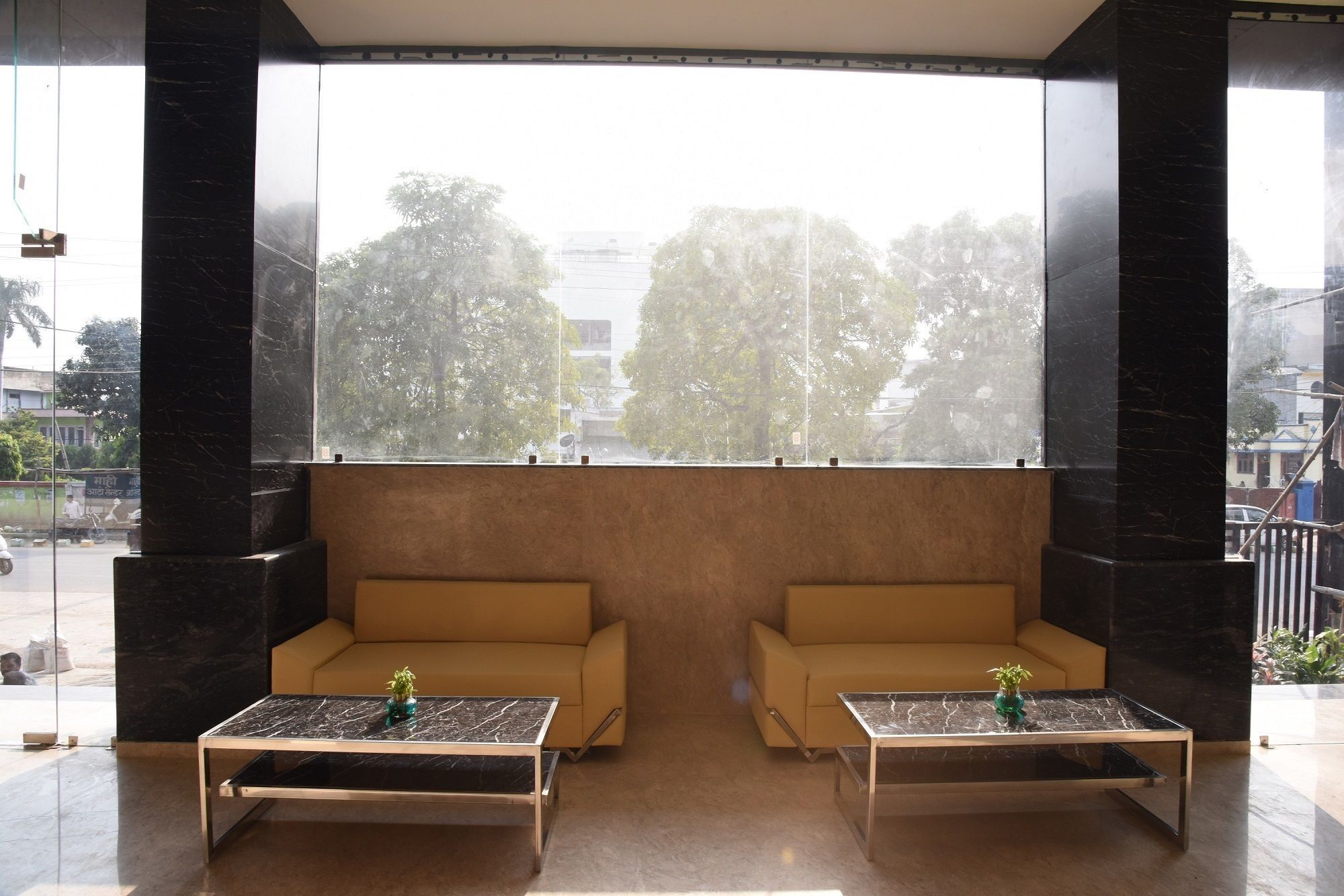Hotel Moments Lucknow Esterno foto