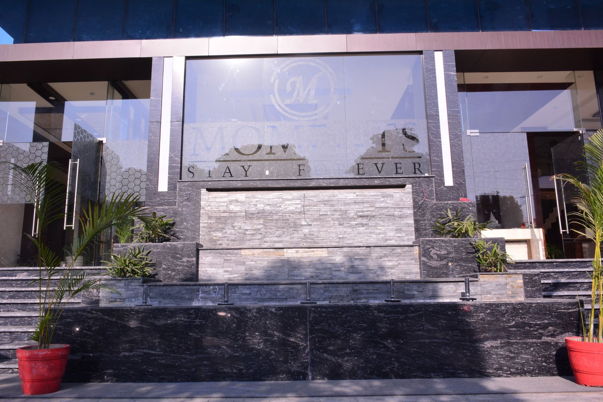 Hotel Moments Lucknow Esterno foto
