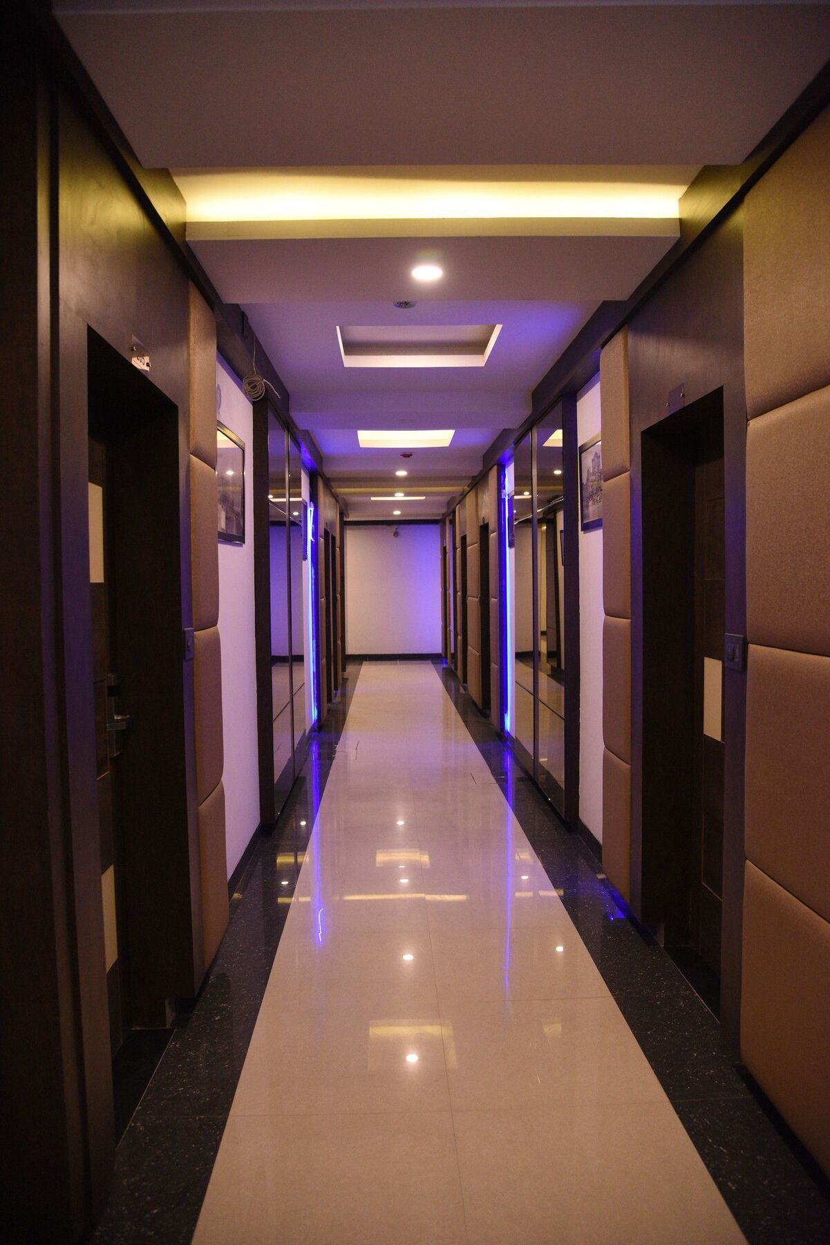 Hotel Moments Lucknow Esterno foto