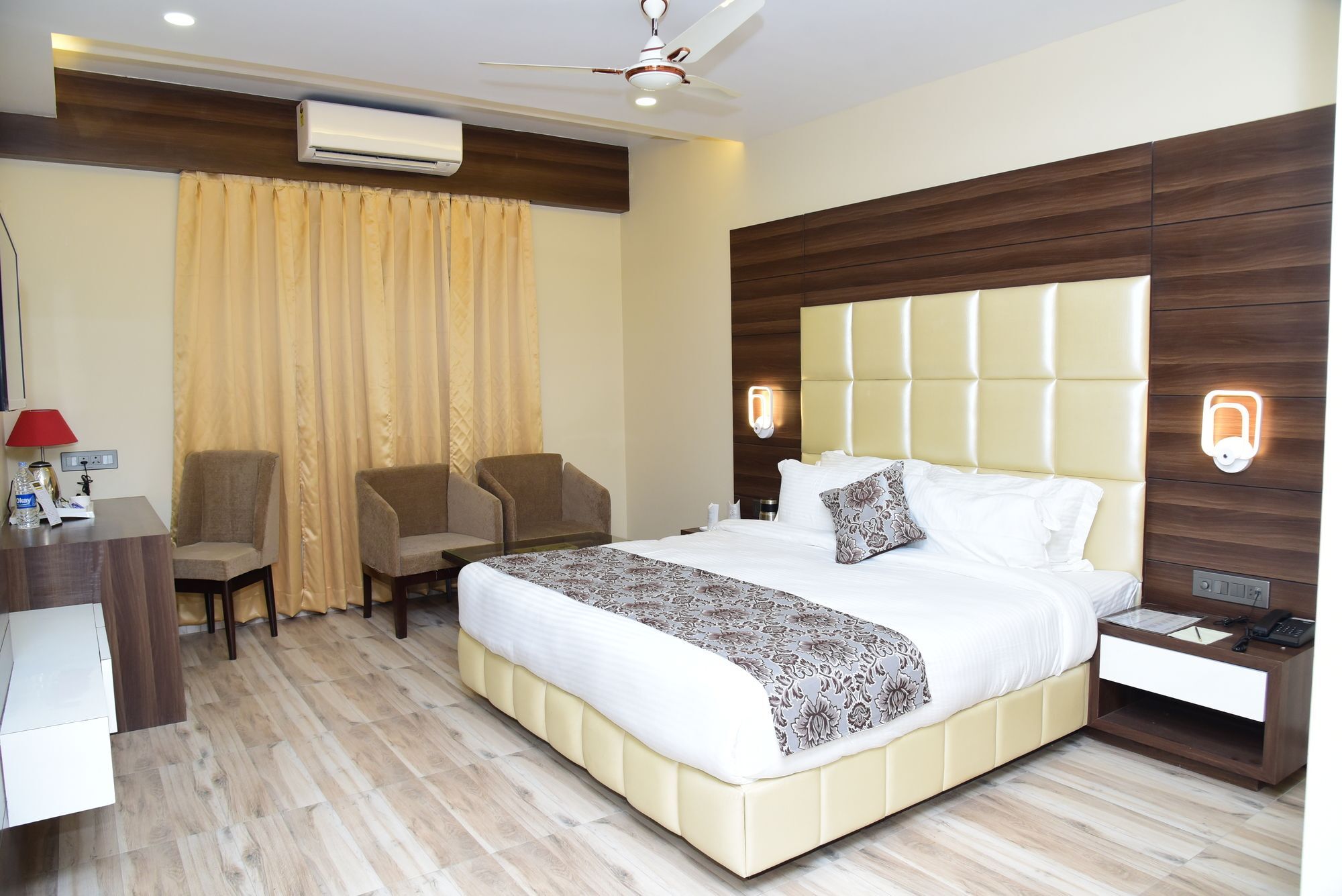 Hotel Moments Lucknow Esterno foto