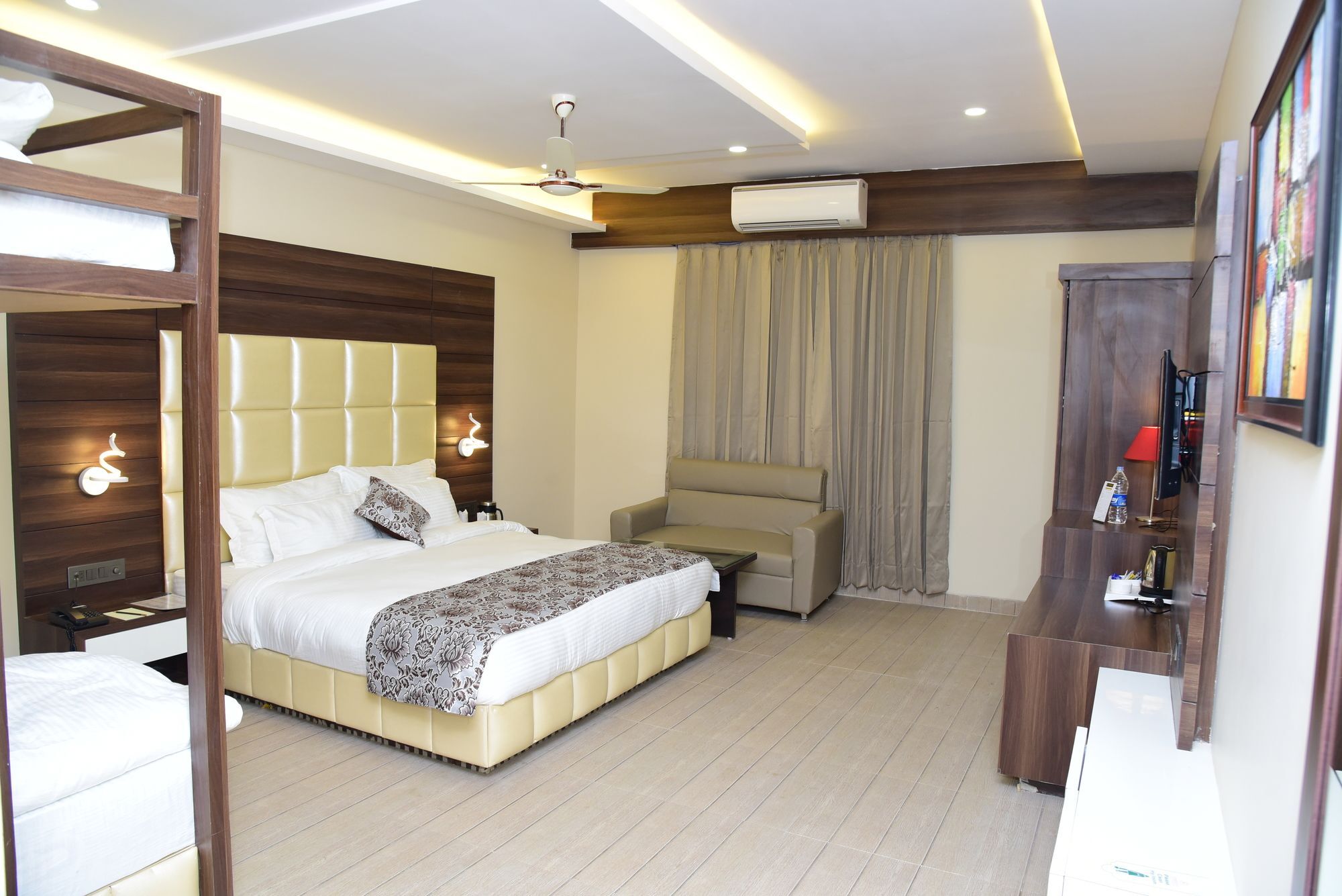 Hotel Moments Lucknow Esterno foto