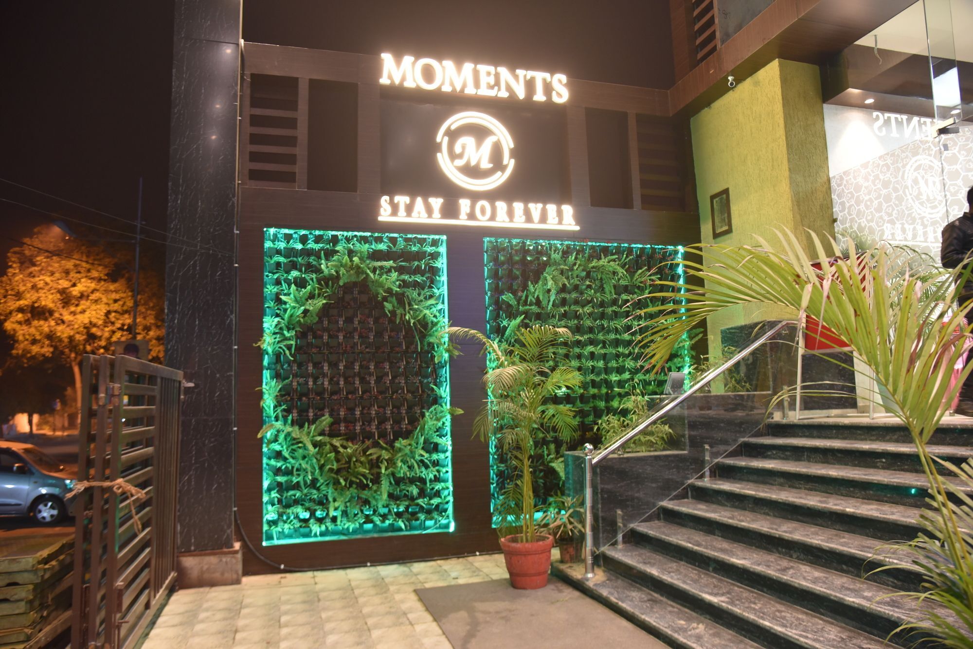 Hotel Moments Lucknow Esterno foto