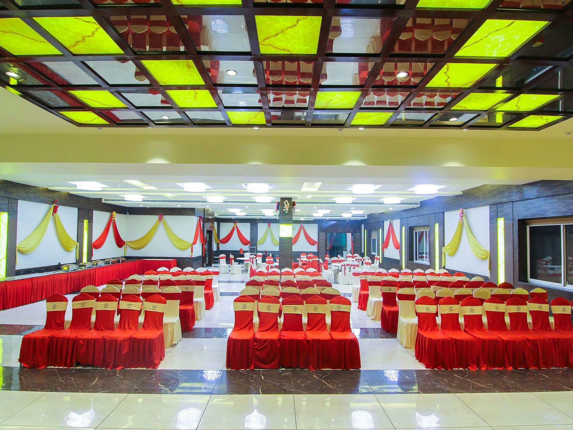 Hotel Moments Lucknow Esterno foto