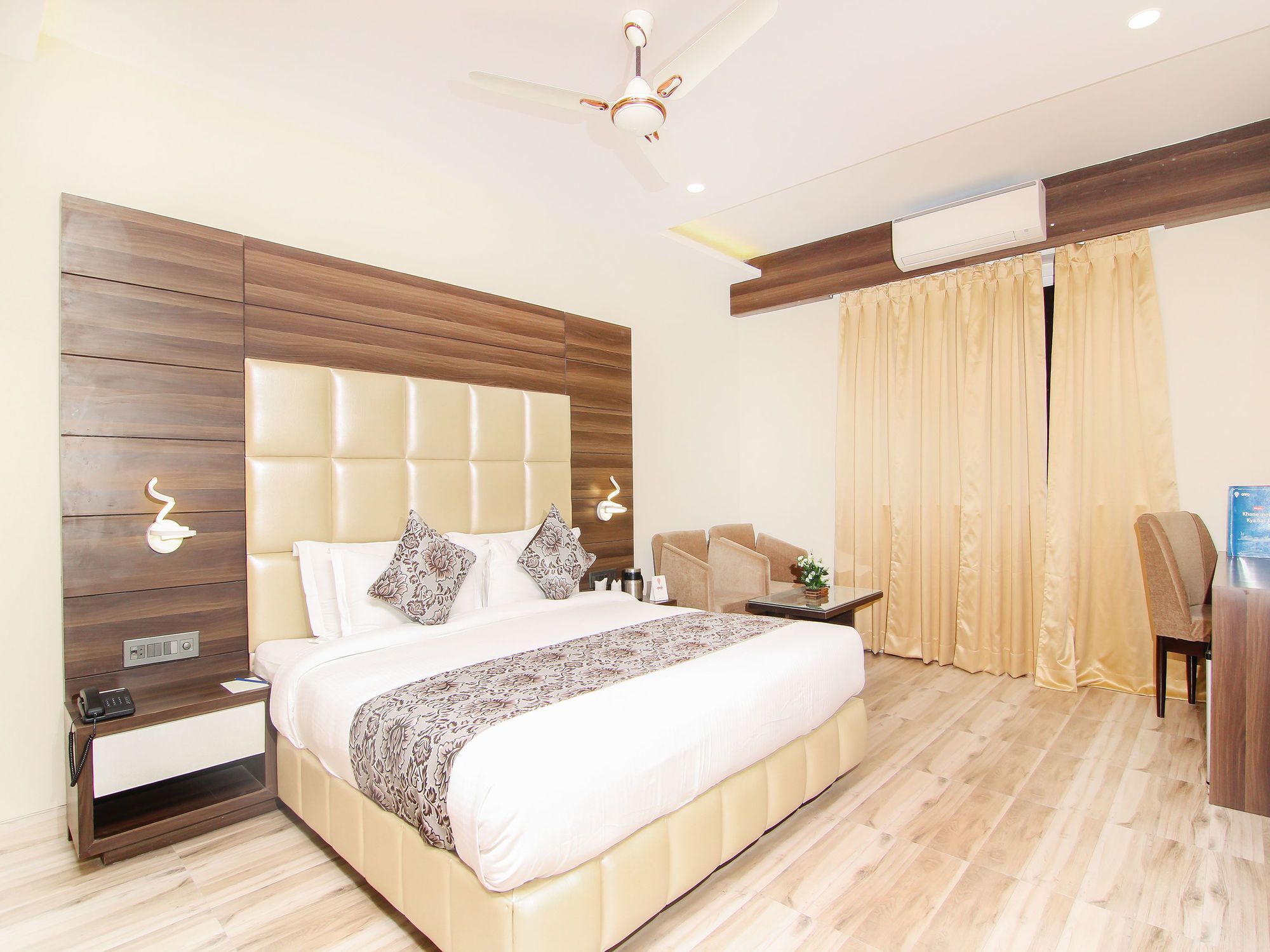 Hotel Moments Lucknow Esterno foto
