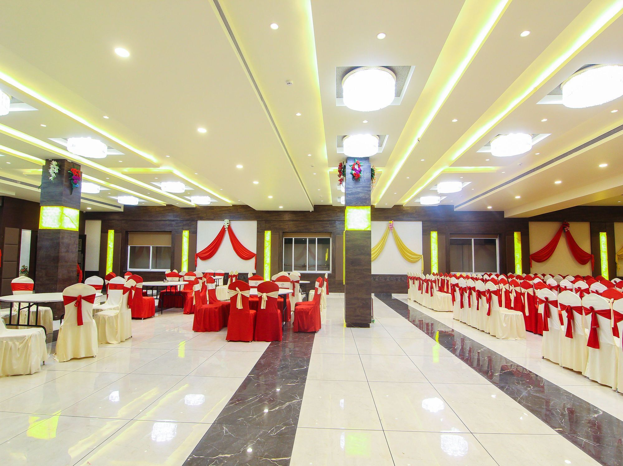 Hotel Moments Lucknow Esterno foto