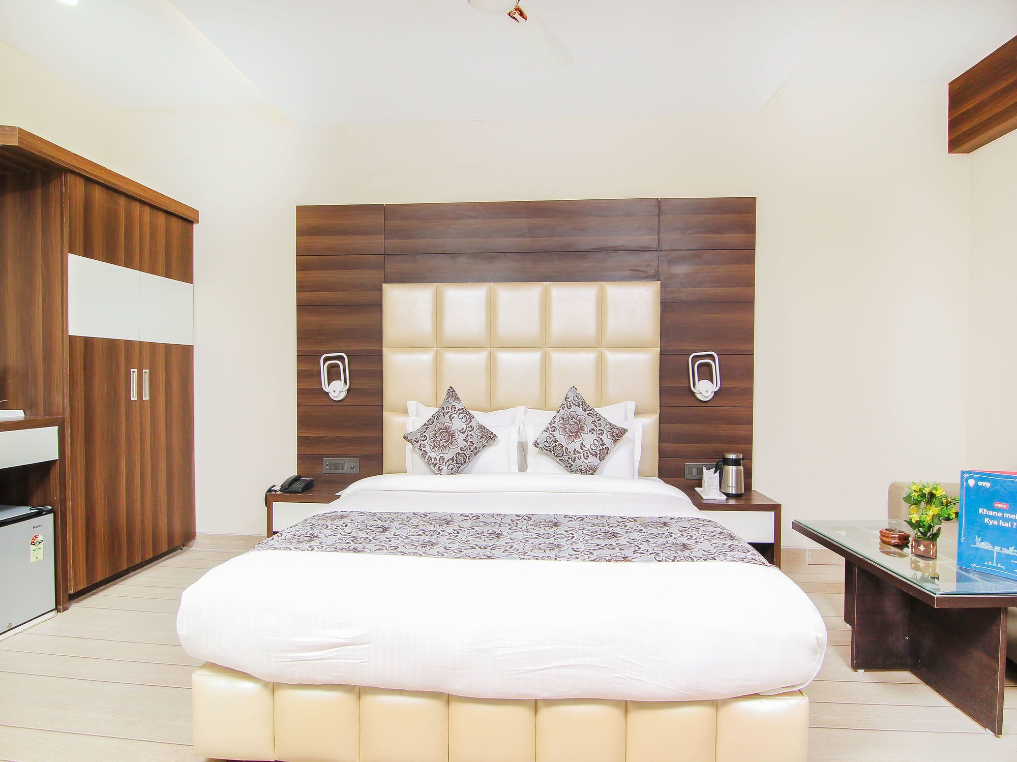 Hotel Moments Lucknow Esterno foto