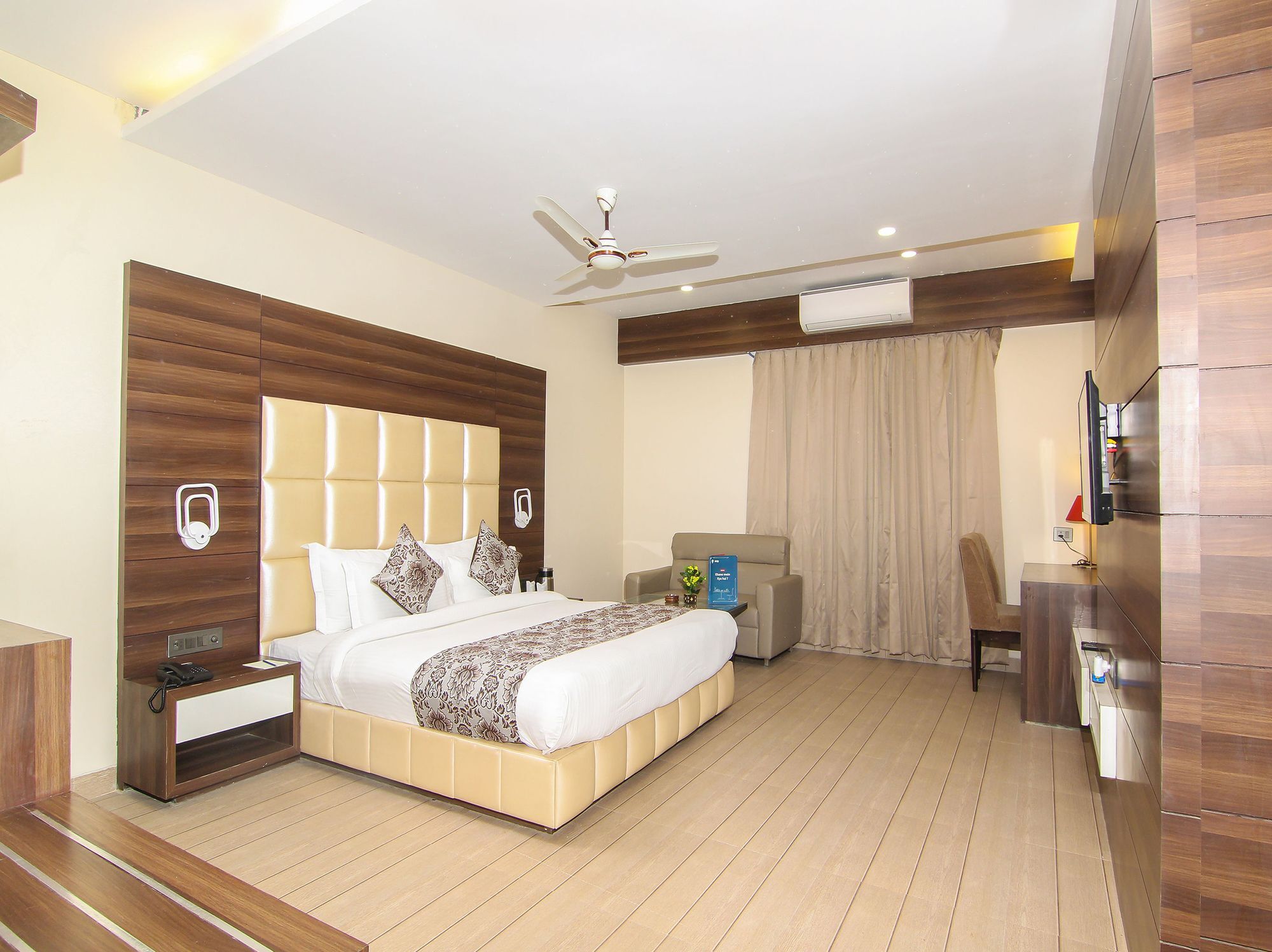 Hotel Moments Lucknow Esterno foto