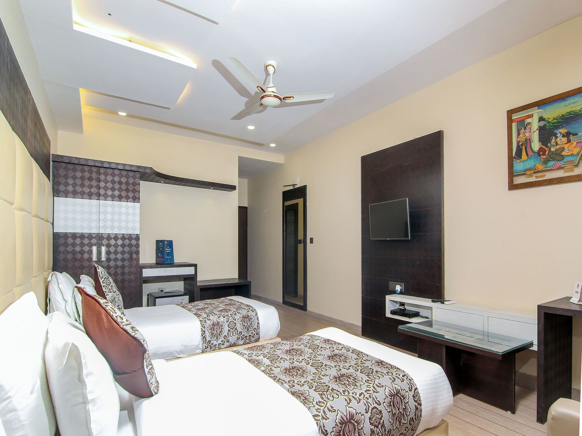 Hotel Moments Lucknow Esterno foto