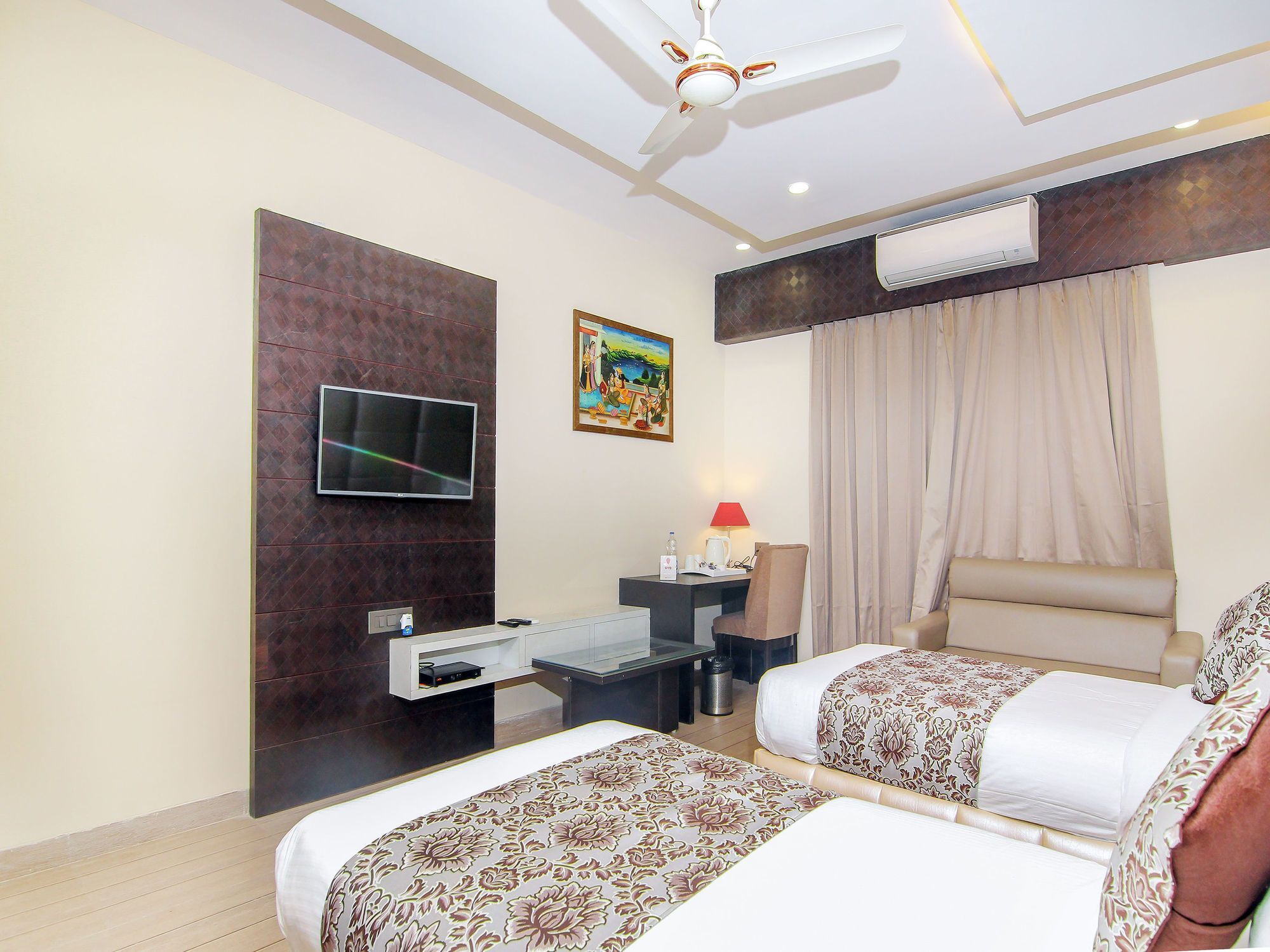 Hotel Moments Lucknow Esterno foto