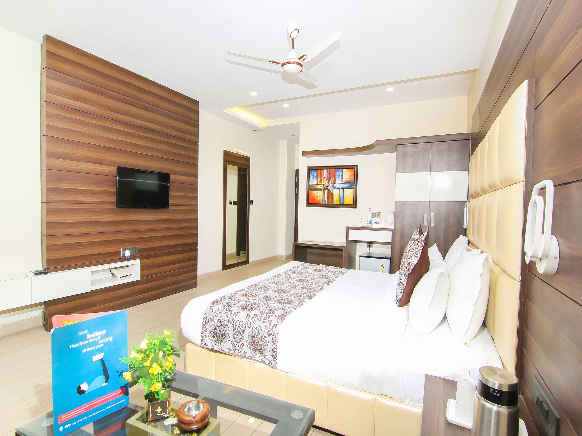 Hotel Moments Lucknow Esterno foto