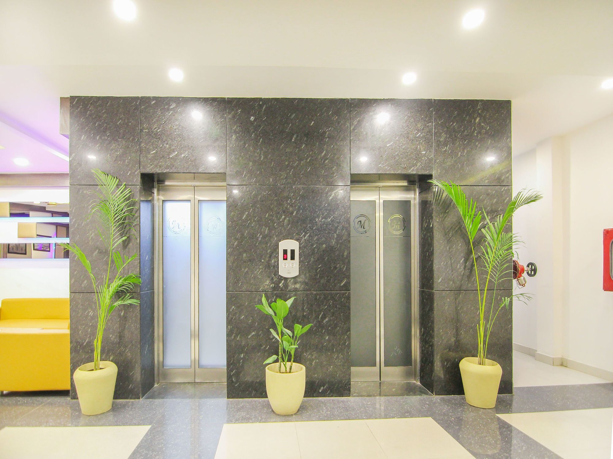 Hotel Moments Lucknow Esterno foto