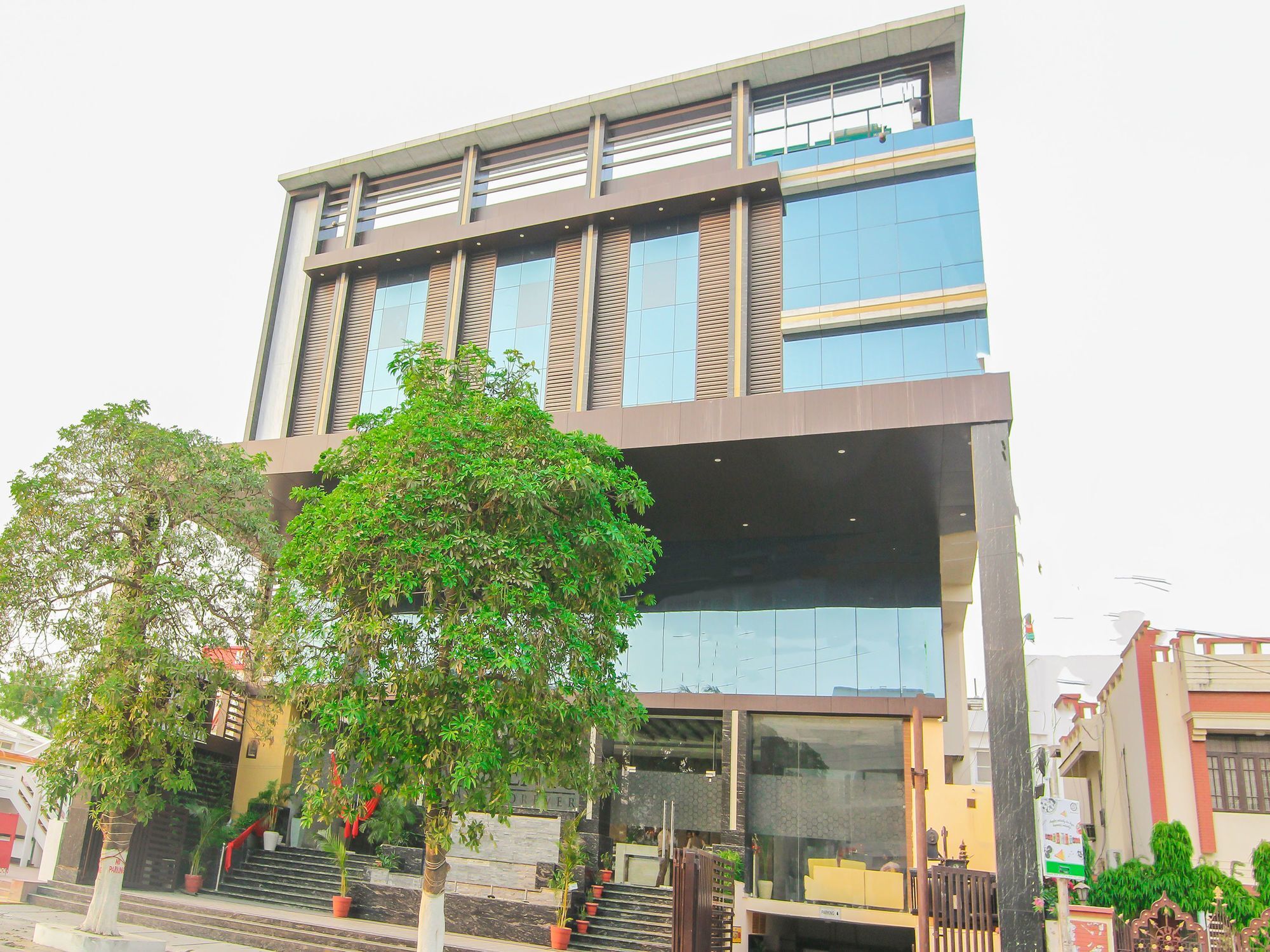 Hotel Moments Lucknow Esterno foto